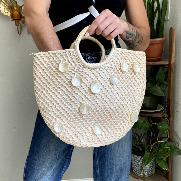 🌀SOLD🌀Vintage Crochet Shell Handbag - Picture 4 of 8